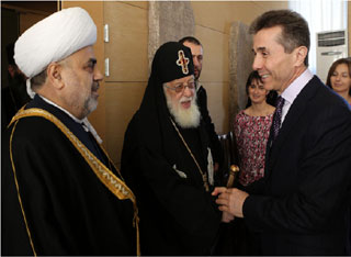 biZinaaa-aqtualurii3